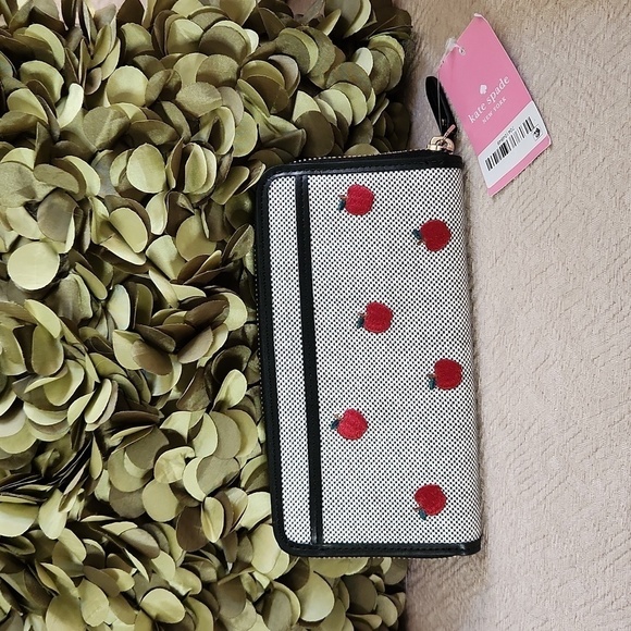 NWT Kate Spade New York Apple Wallet - Picture 2 of 3